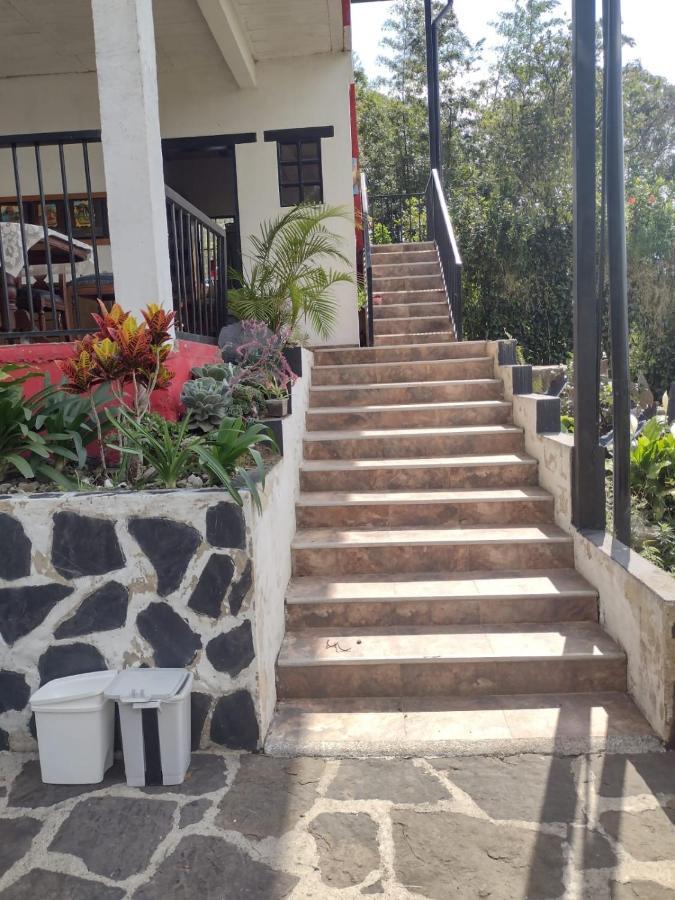 Finca clima templado, quebrada y jacuzzi; los clientes pueden usar todo el espacio y no tendrán que compartirlo con el anfitrión ni con otros huéspedes, calles en buen estado Alban  Esterno foto