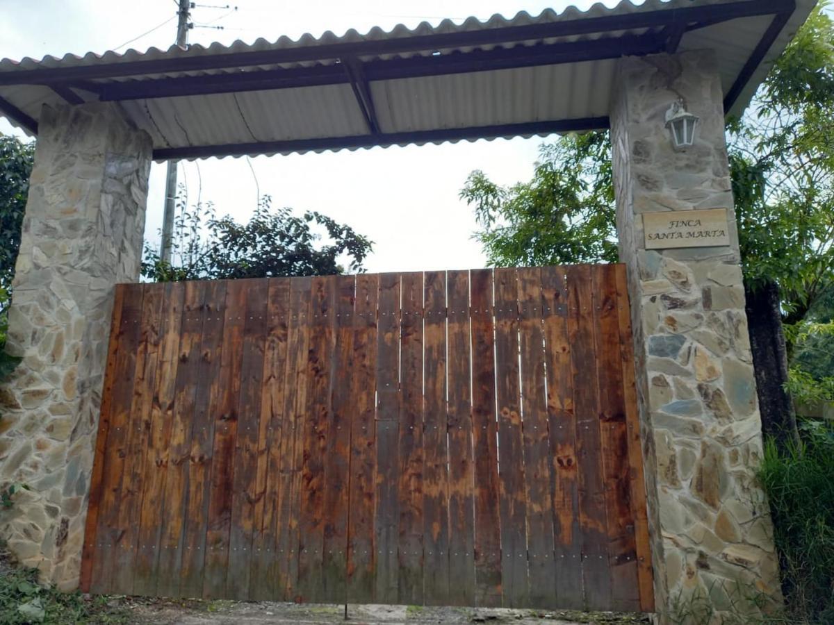 Finca clima templado, quebrada y jacuzzi; los clientes pueden usar todo el espacio y no tendrán que compartirlo con el anfitrión ni con otros huéspedes, calles en buen estado Alban  Esterno foto