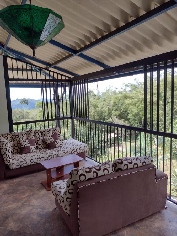 Finca clima templado, quebrada y jacuzzi; los clientes pueden usar todo el espacio y no tendrán que compartirlo con el anfitrión ni con otros huéspedes, calles en buen estado Alban  Esterno foto