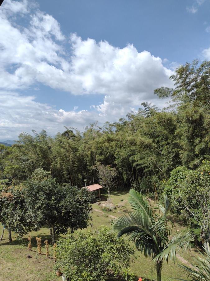 Finca clima templado, quebrada y jacuzzi; los clientes pueden usar todo el espacio y no tendrán que compartirlo con el anfitrión ni con otros huéspedes, calles en buen estado Alban  Esterno foto
