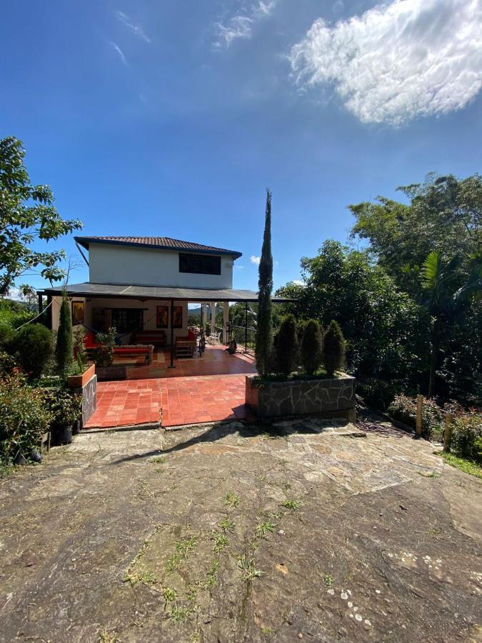 Finca clima templado, quebrada y jacuzzi; los clientes pueden usar todo el espacio y no tendrán que compartirlo con el anfitrión ni con otros huéspedes, calles en buen estado Alban  Esterno foto