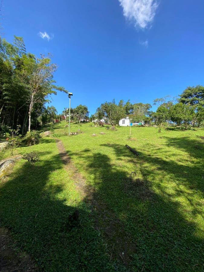 Finca clima templado, quebrada y jacuzzi; los clientes pueden usar todo el espacio y no tendrán que compartirlo con el anfitrión ni con otros huéspedes, calles en buen estado Alban  Esterno foto