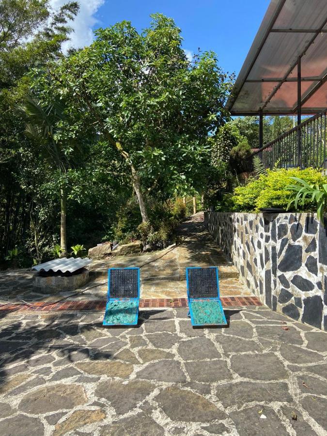 Finca clima templado, quebrada y jacuzzi; los clientes pueden usar todo el espacio y no tendrán que compartirlo con el anfitrión ni con otros huéspedes, calles en buen estado Alban  Esterno foto