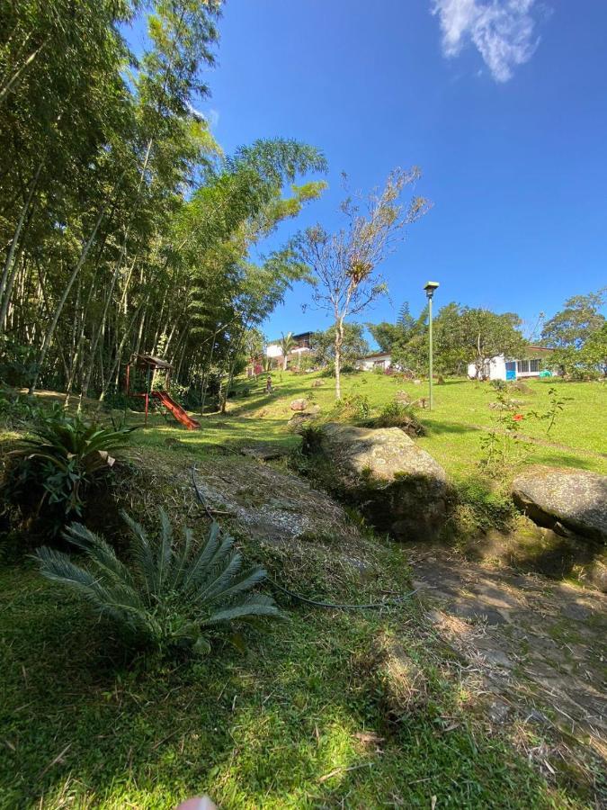 Finca clima templado, quebrada y jacuzzi; los clientes pueden usar todo el espacio y no tendrán que compartirlo con el anfitrión ni con otros huéspedes, calles en buen estado Alban  Esterno foto