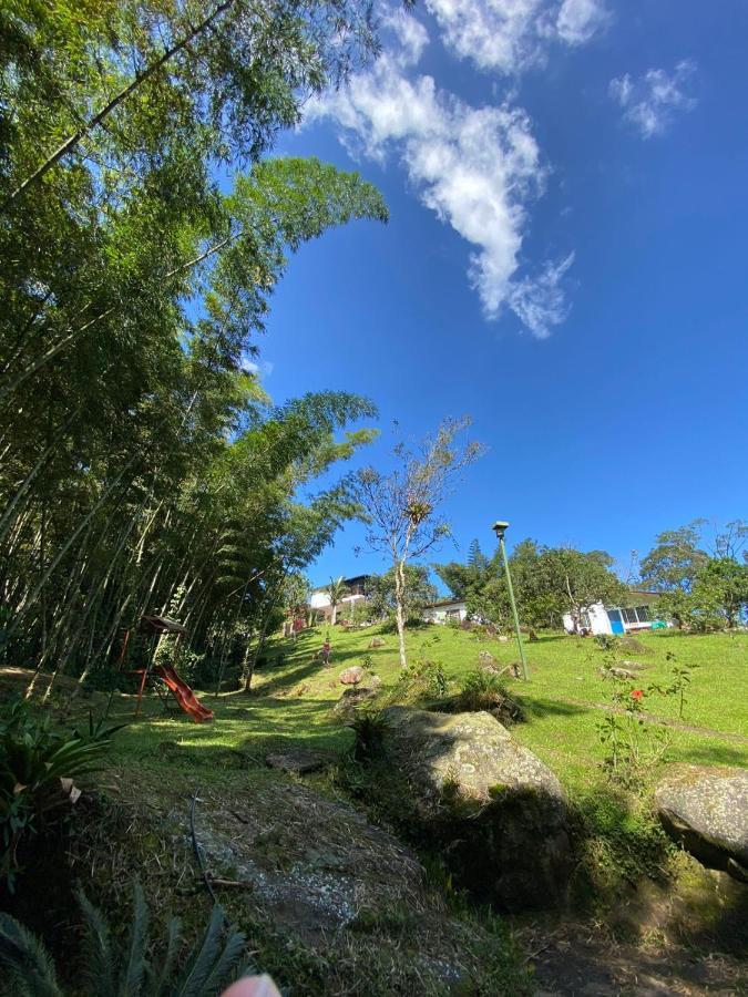 Finca clima templado, quebrada y jacuzzi; los clientes pueden usar todo el espacio y no tendrán que compartirlo con el anfitrión ni con otros huéspedes, calles en buen estado Alban  Esterno foto