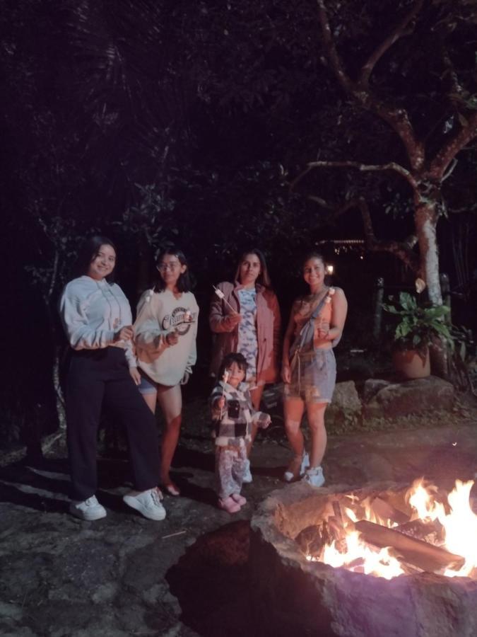 Finca clima templado, quebrada y jacuzzi; los clientes pueden usar todo el espacio y no tendrán que compartirlo con el anfitrión ni con otros huéspedes, calles en buen estado Alban  Esterno foto