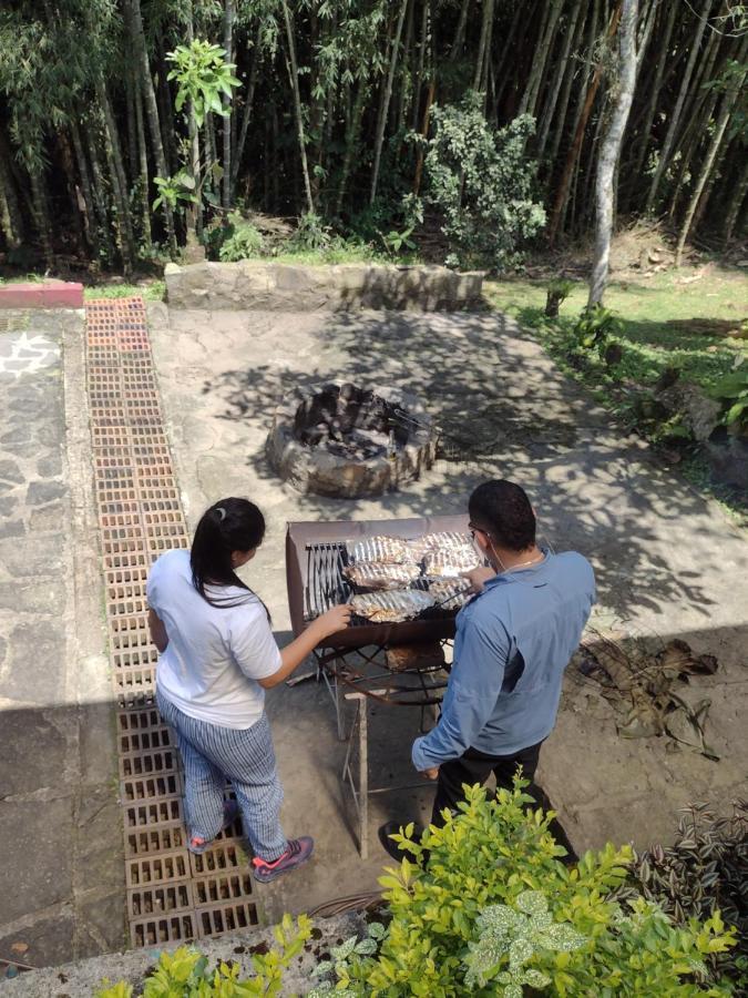 Finca clima templado, quebrada y jacuzzi; los clientes pueden usar todo el espacio y no tendrán que compartirlo con el anfitrión ni con otros huéspedes, calles en buen estado Alban  Esterno foto
