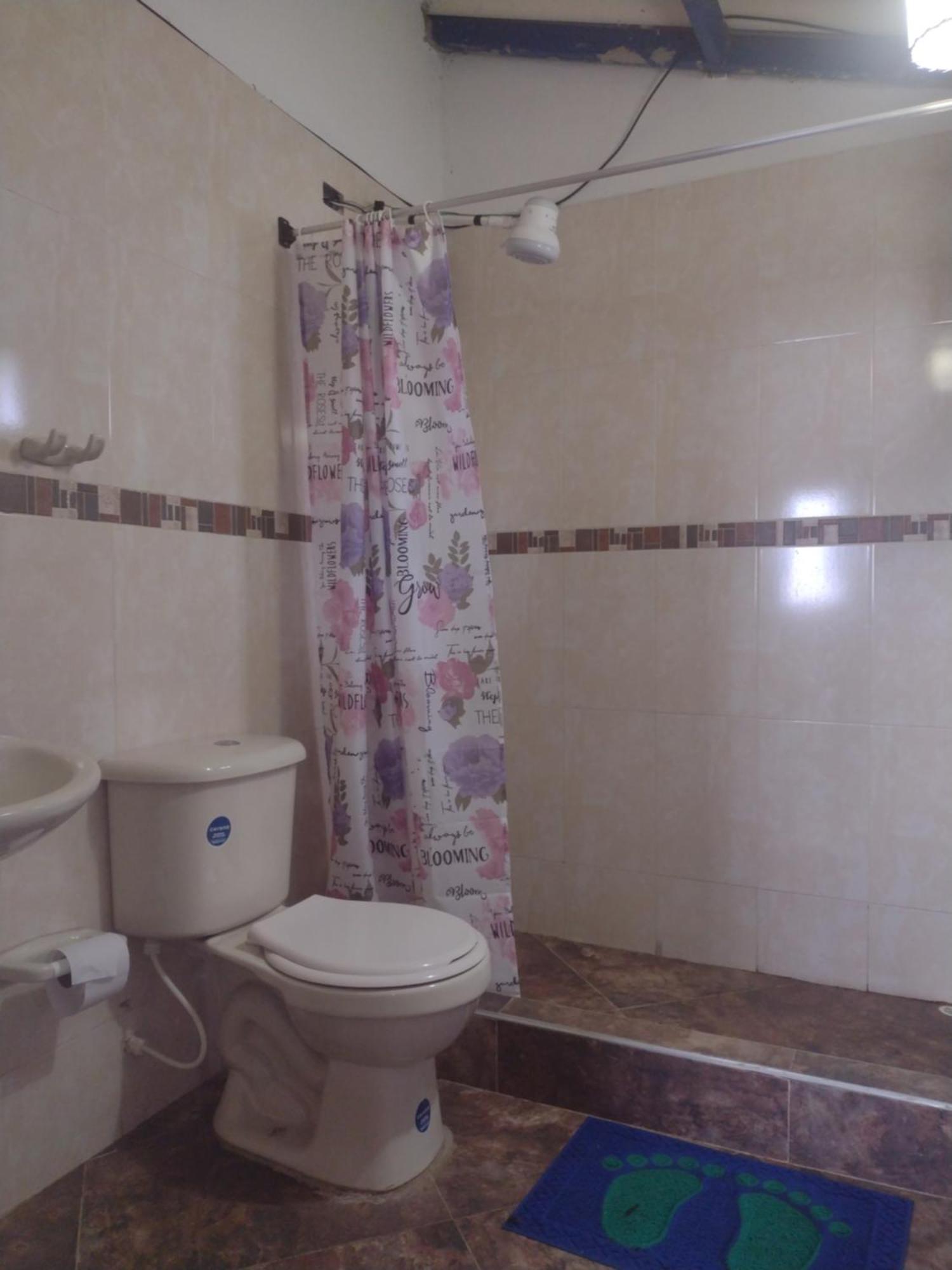 Finca clima templado, quebrada y jacuzzi; los clientes pueden usar todo el espacio y no tendrán que compartirlo con el anfitrión ni con otros huéspedes, calles en buen estado Alban  Esterno foto