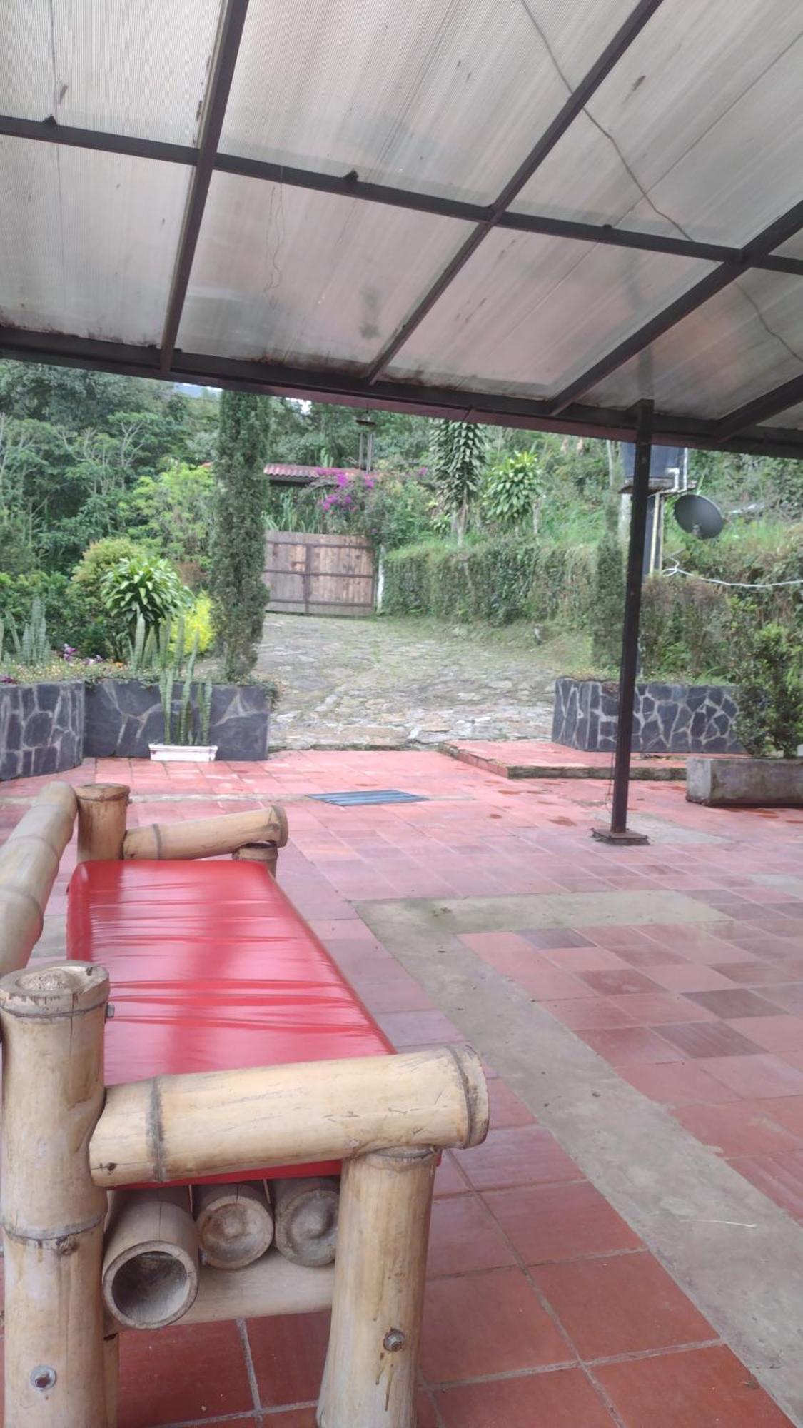Finca clima templado, quebrada y jacuzzi; los clientes pueden usar todo el espacio y no tendrán que compartirlo con el anfitrión ni con otros huéspedes, calles en buen estado Alban  Esterno foto